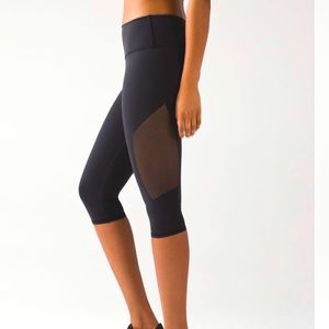 Lululemon reveal crop size 2